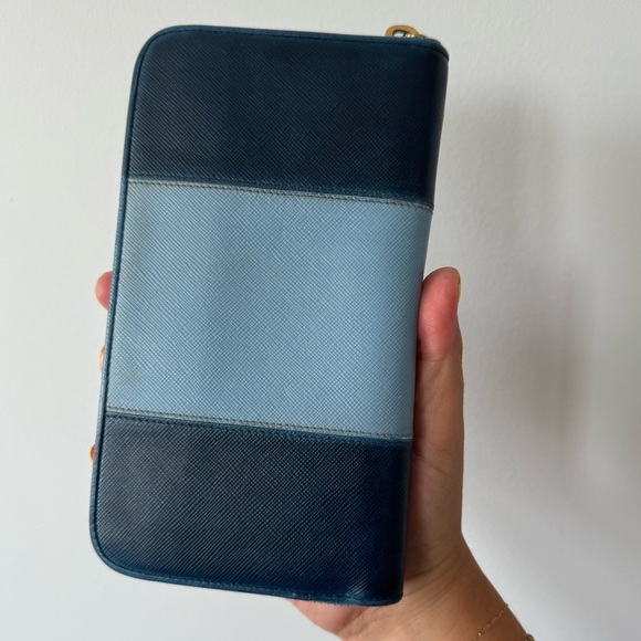 Prada Saffiano zip wallet - Picture 3 of 6